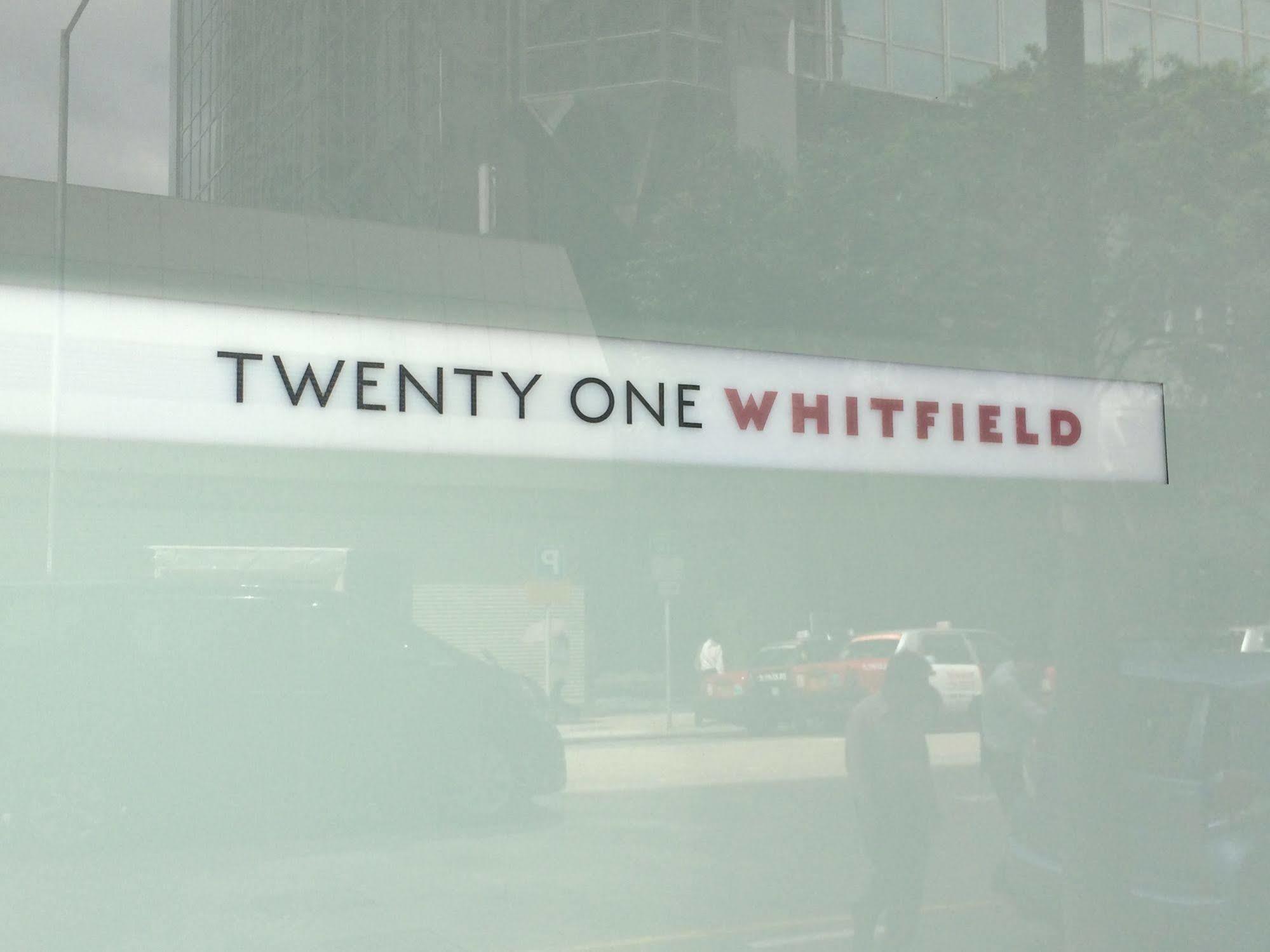 Апарт отель Twenty One Whitfield Гонконг Экстерьер фото